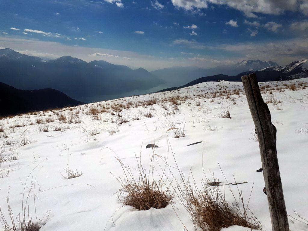 a perdita d'occhio, verso il Lago Maggiore e oltre