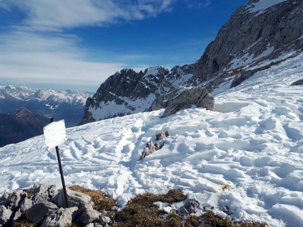 poco sopra il Passo: un bel cartello con scritto... niente!