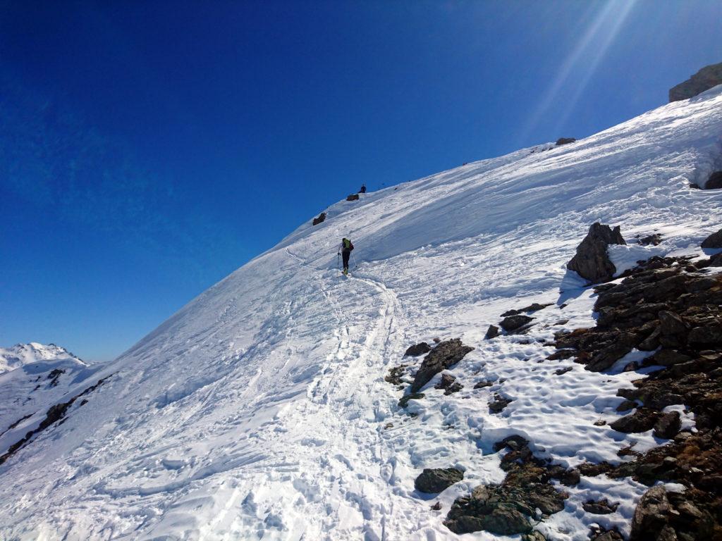 Gli ultimi metri che portano in vetta al corno orientale di Nefelgiù