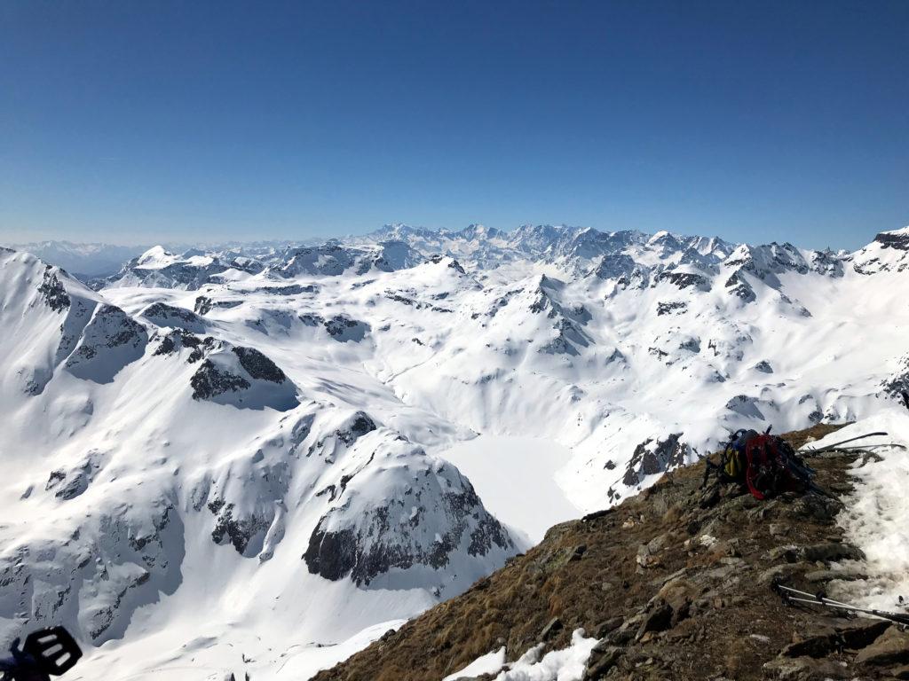 Splendida vista dalla vetta guardando in direzione sud sud-ovest