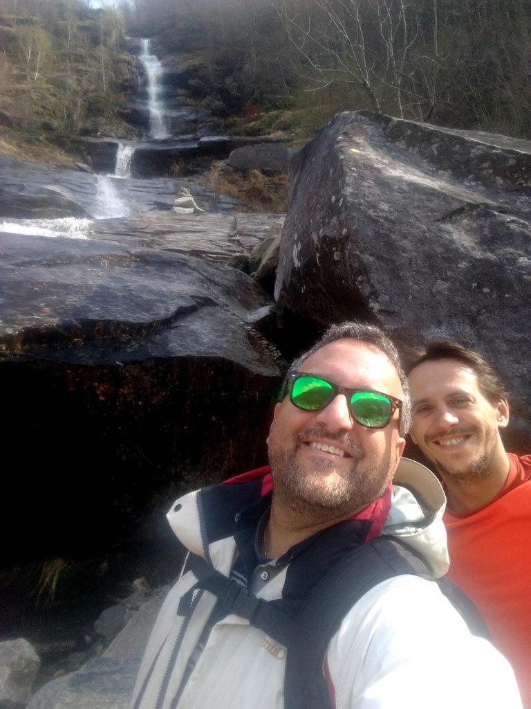 selfie orribile sotto una cascata....era giusto per pubblicare una foto insieme