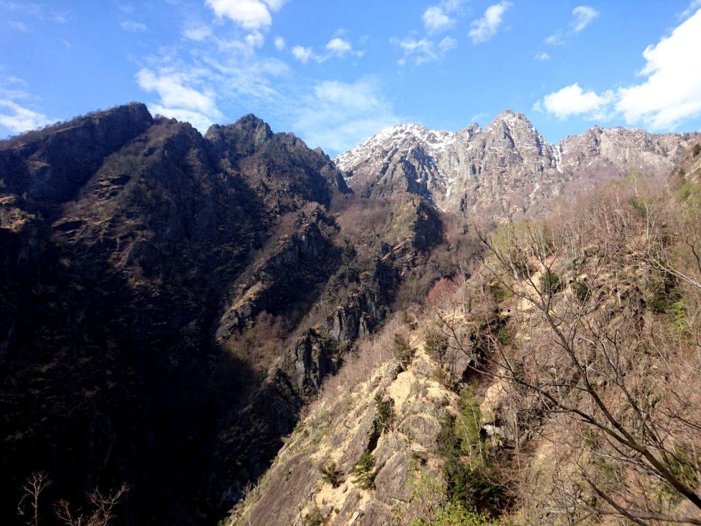 si iniziano ad intravedere le Cime del Lesino e del Proman, sull&#039;opposto versante
