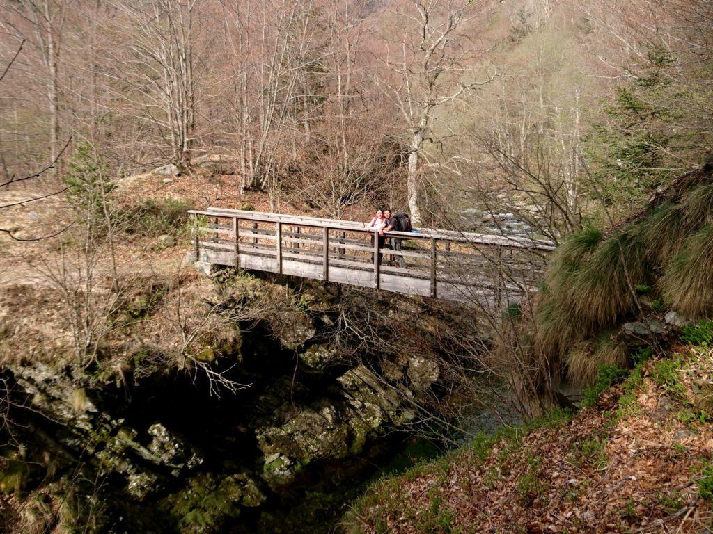 sul ponte della Val Gabbio