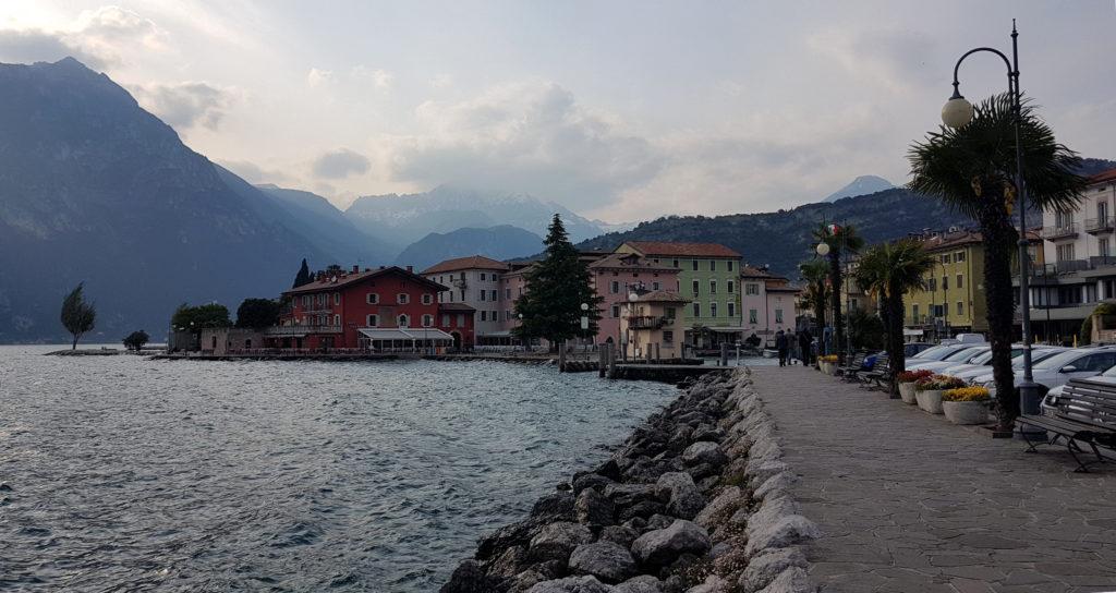 Scorcio di Torbole con le ultime luci della giornata