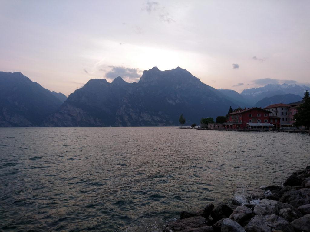 tramonto sulla nostra cima vista da Torbole