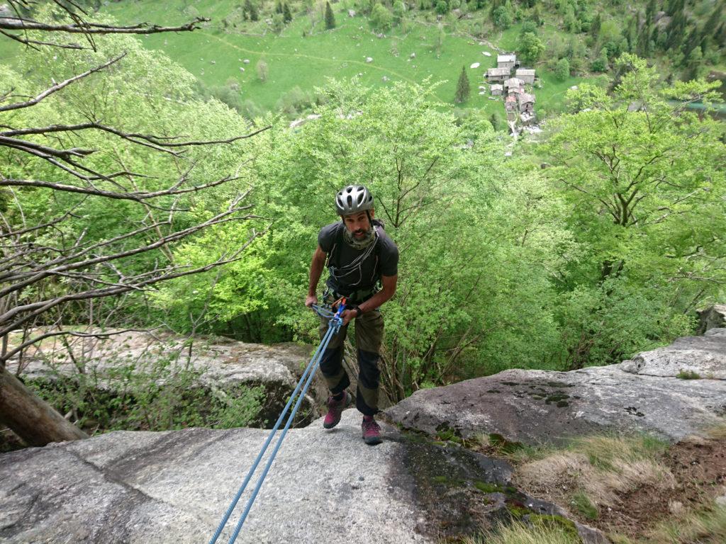 Sam in calata verso il boschetto sottostante