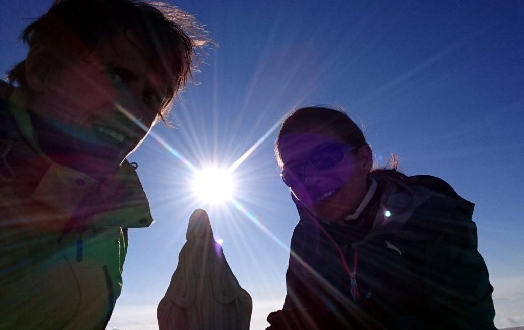 Selfie insieme con la madonnina e il primo sole!