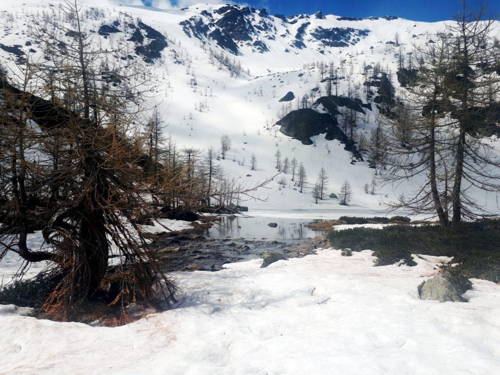 il lago di Ragozza, in pieno disgelo