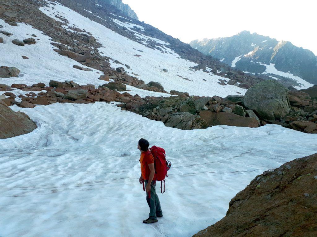 stiamo qui costeggiando la Bastionata della Rossa verso la Punta Esmeralda, cercando di evitare il più possibile la neve