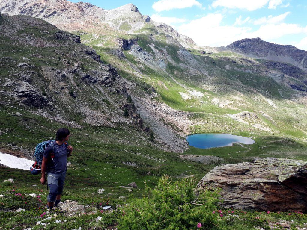 il bel laghetto alpino sull&#039;altopiano del Bec Raty