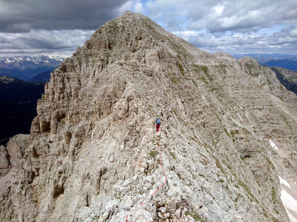 in cresta: di fronte a noi la Cima Pietra Grande