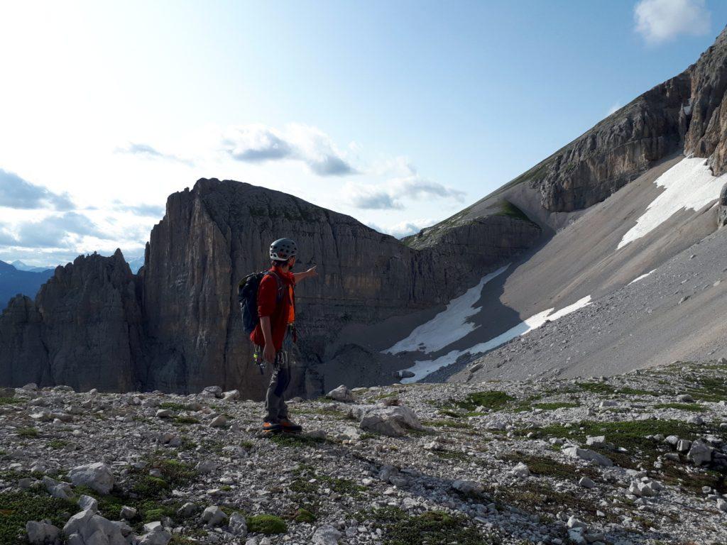 la strada appena percorsa, segue la logica e la morfologia della montagna