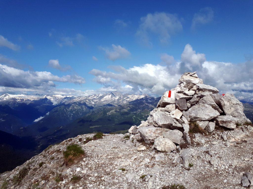 questo è il mega ometto arrivati al quale si abbandona il sentiero per proseguire seguendo la linea della cresta