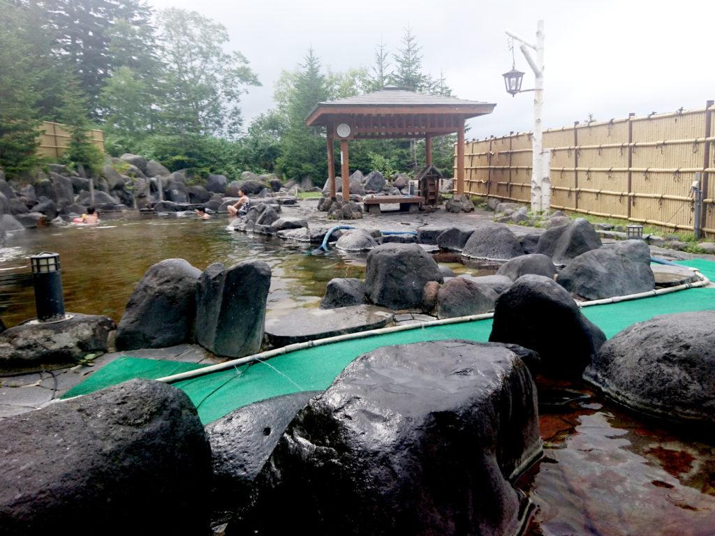 Adesso il bagno lo facciamo sul serio, ma nelle calde acque termali di un onsen!