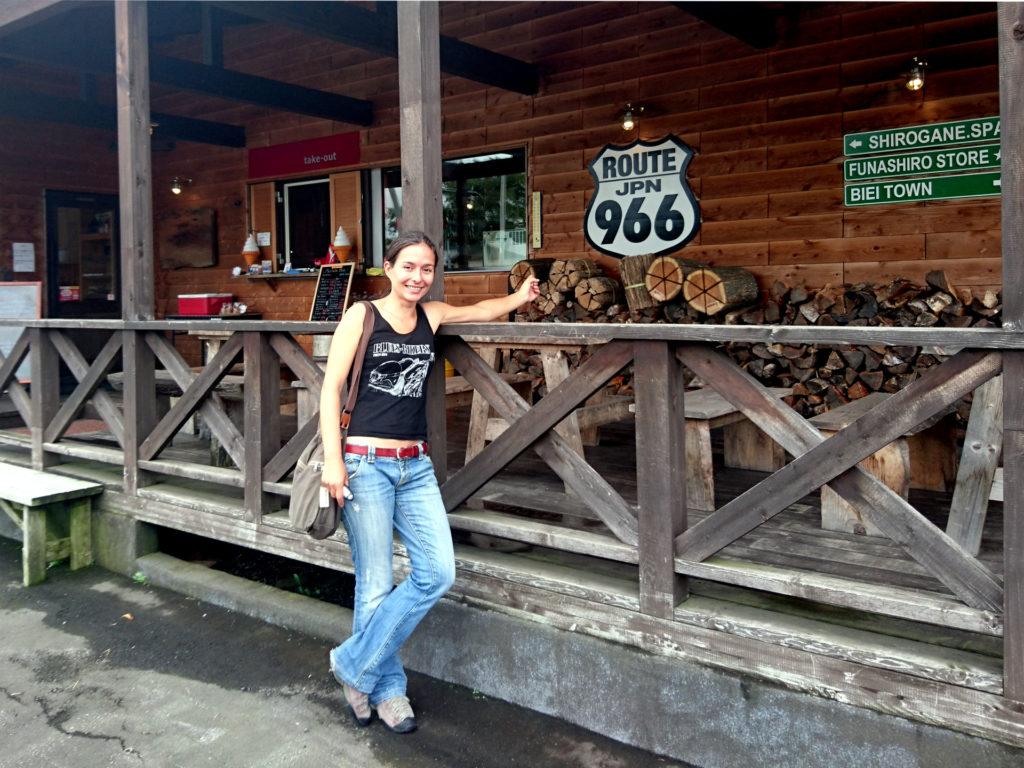 la mitica Route 966 giapponese, celebrata con la maglietta del Blues Bikers Pub