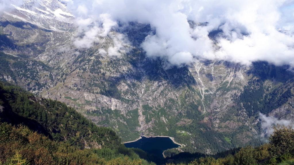 salendo la vista sul lago di Antrona diventa sempre più spettacolare