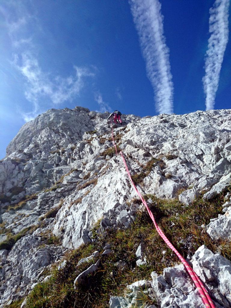 si arriva ad una rimonta che si affronta direttamente con facile arrampicata e qualche chiodo