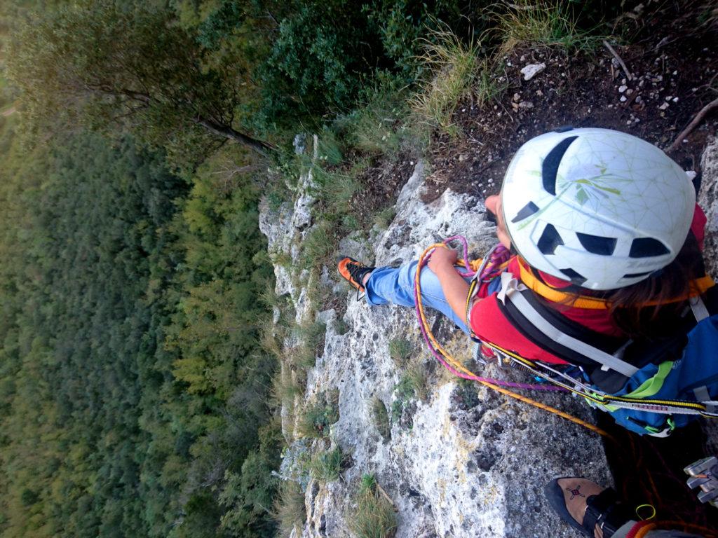 in attesa che le cordate del CAI liberino la via, ci godiamo il panorama