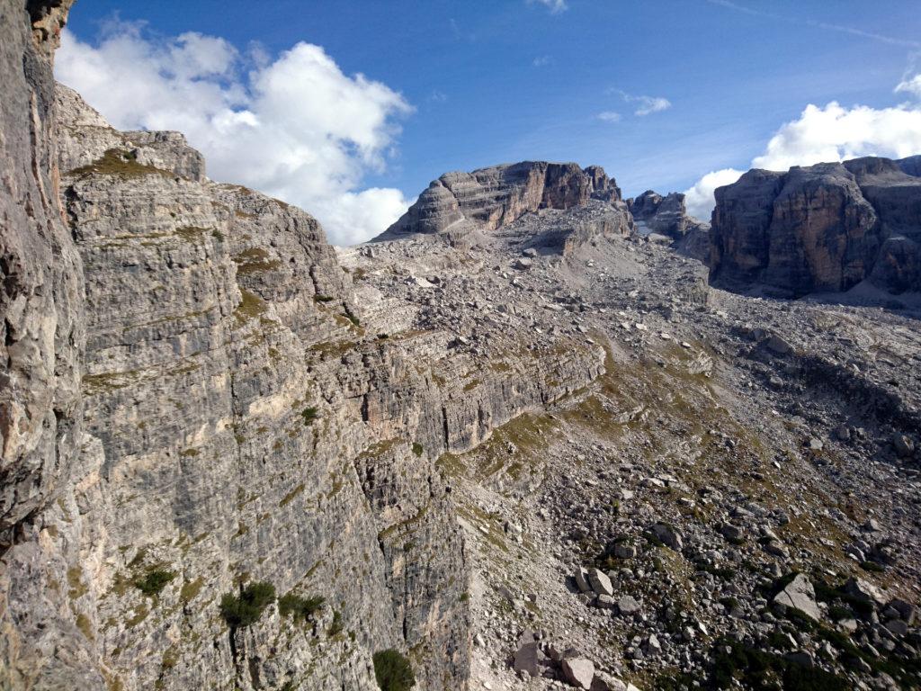 La spettacolare vista dalla sosta intermedia che abbiamo fatto sul settimo tiro (evitabile)