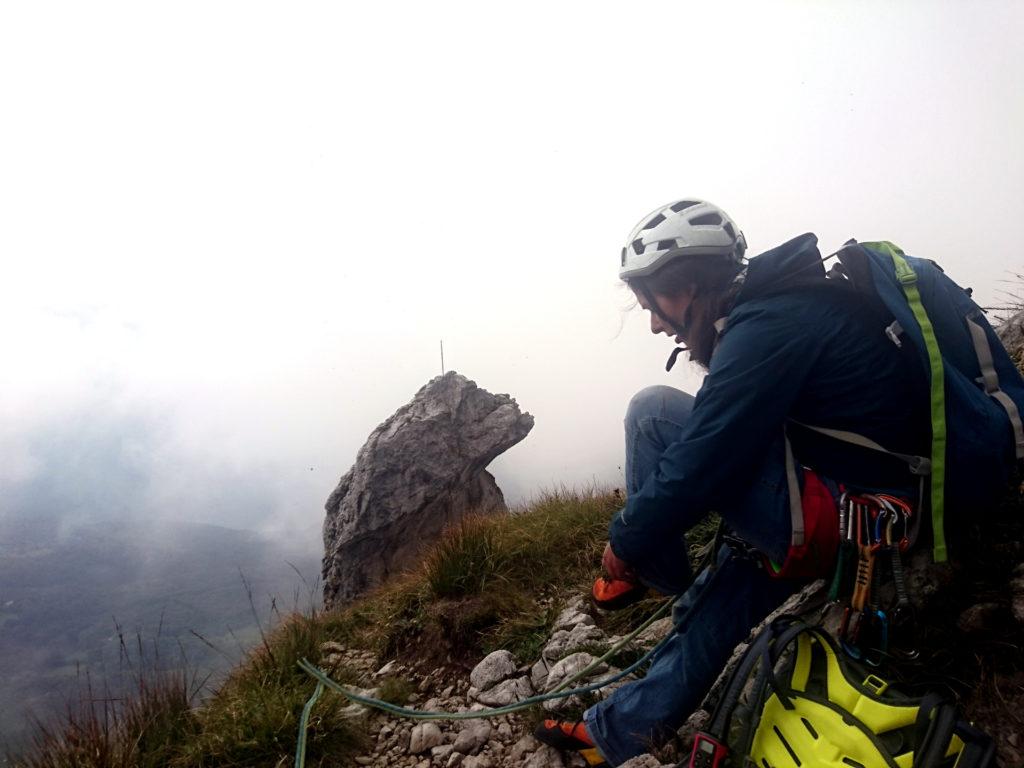 Siamo in cima alla Lancia. Le scarpette sono sempre scomode e antipatiche