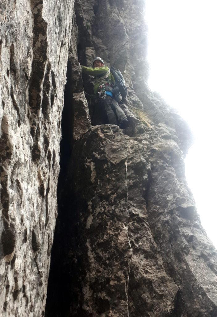 Gab sul primo tiro della normale alla Torre. Diedrino non banalissimo