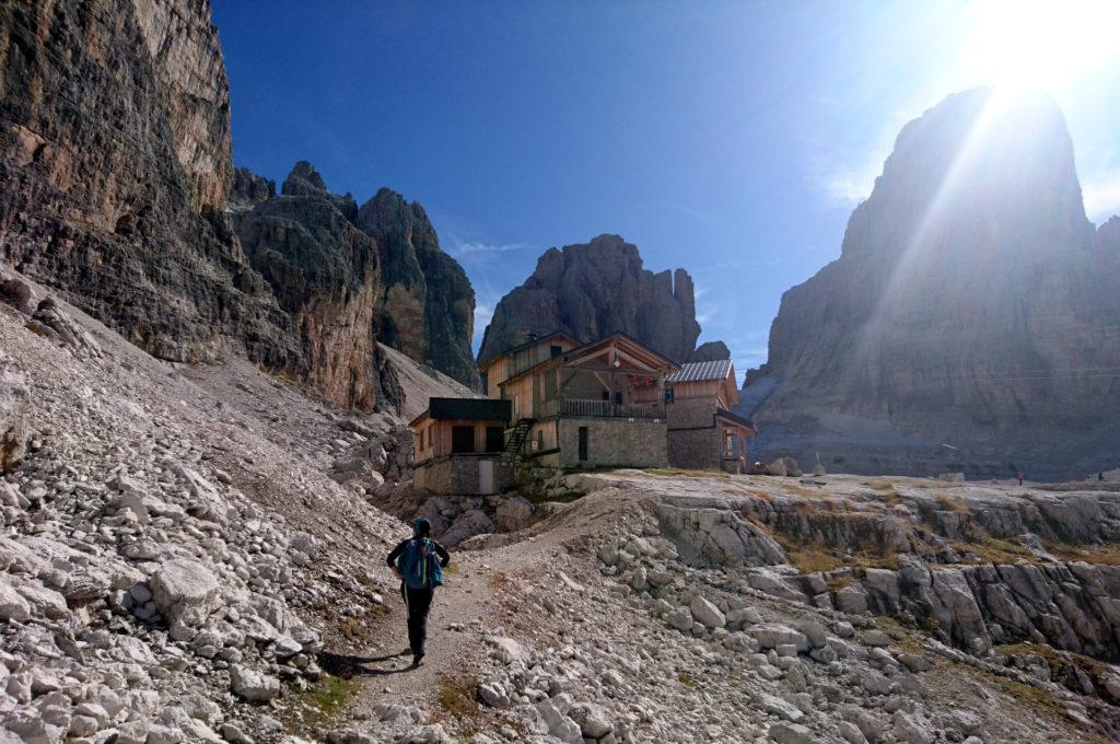 eccoci all'Alimonta, giusto per l'ora di pranzo (peccato che ovviamente il rifugio sia chiuso!)