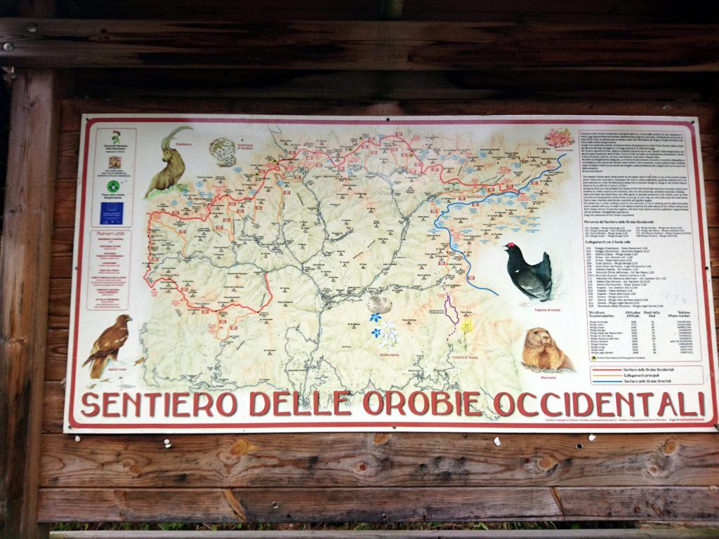 dopo una bella discesa quasi di corsa, raggiungiamo il parcheggio dove c&#039;è questa mappa del territorio