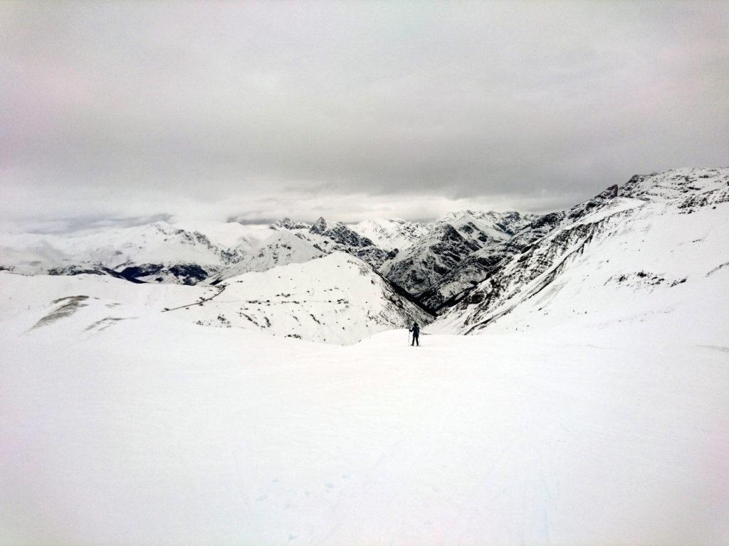 Il bel panorama lungo la via di discesa. La giornata è così così ma meglio non ci poteva andare oggi!