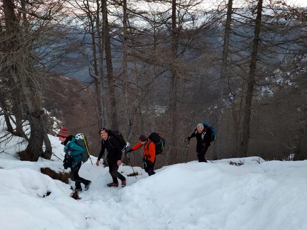 il gruppo in arrivo alla Bocchetta di Prada dove potremo gustare l&#039;alba