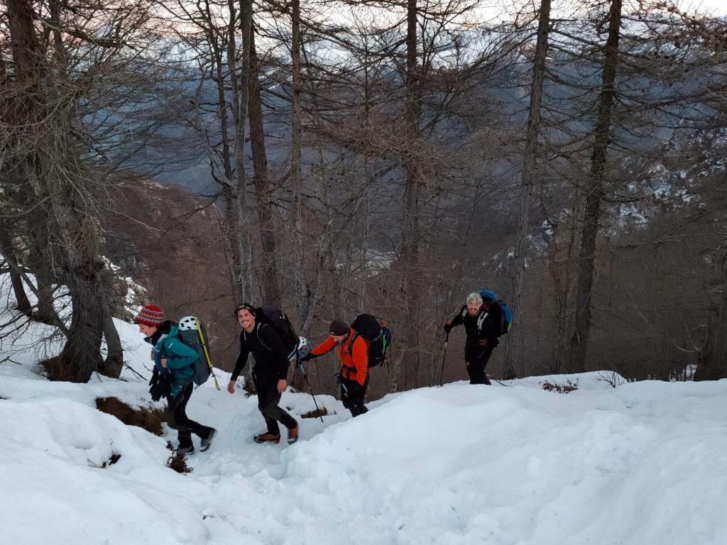 il gruppo in arrivo alla Bocchetta di Prada dove potremo gustare l'alba