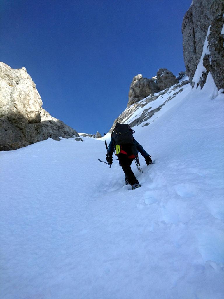 Erica sta per girare l&#039;angolo dove parte il pezzo finale del canale di sinistra