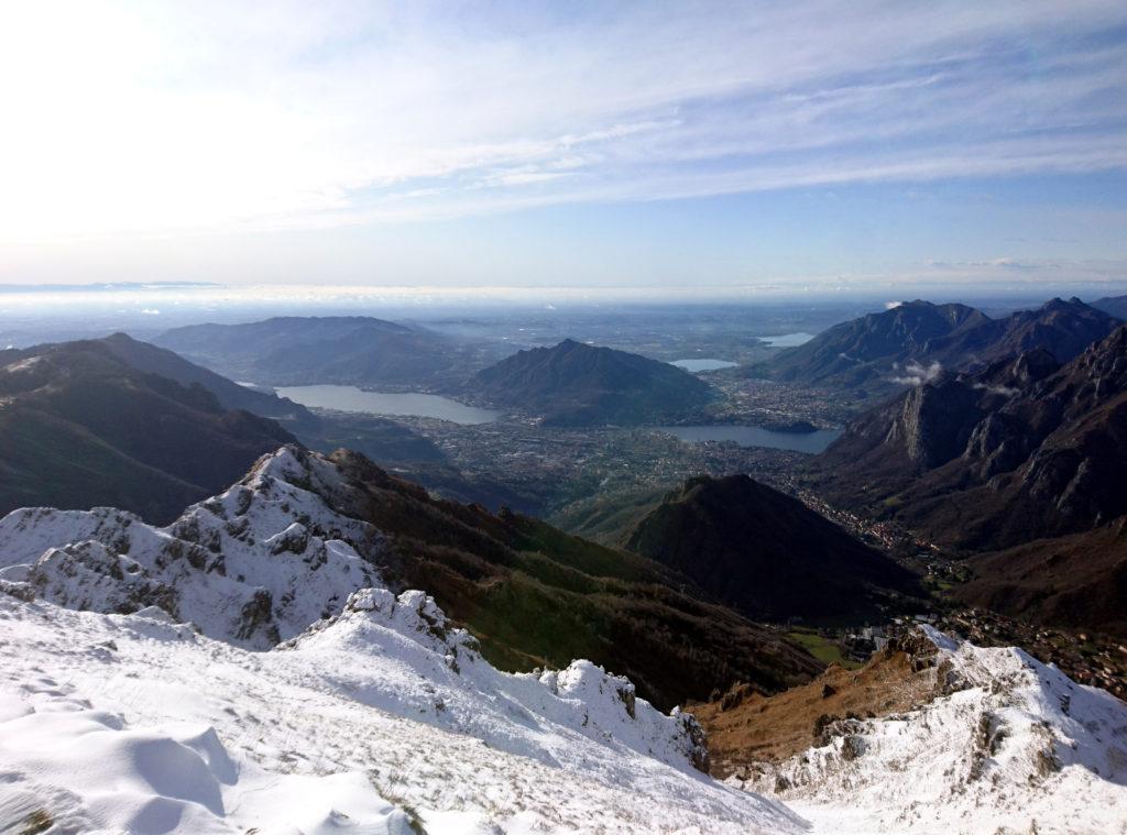 la splendida vista su Lecco dalla cima del Monte Due Mani