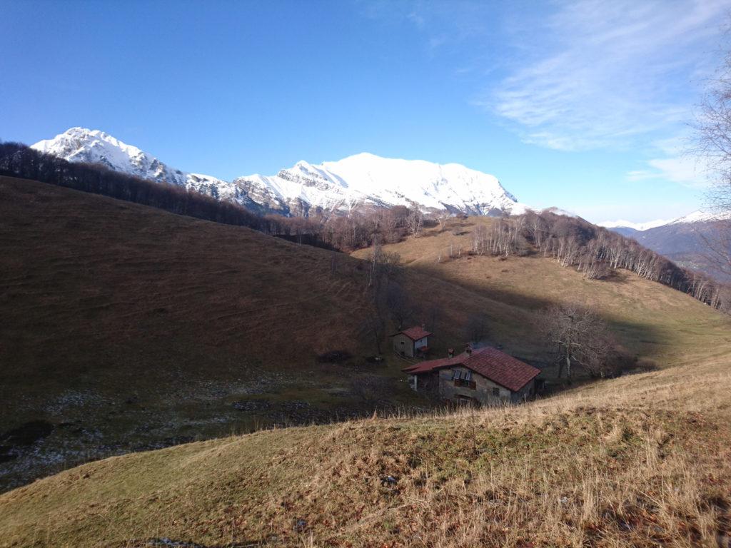 le baite della località la Foppa lungo il nostro sentiero di discesa