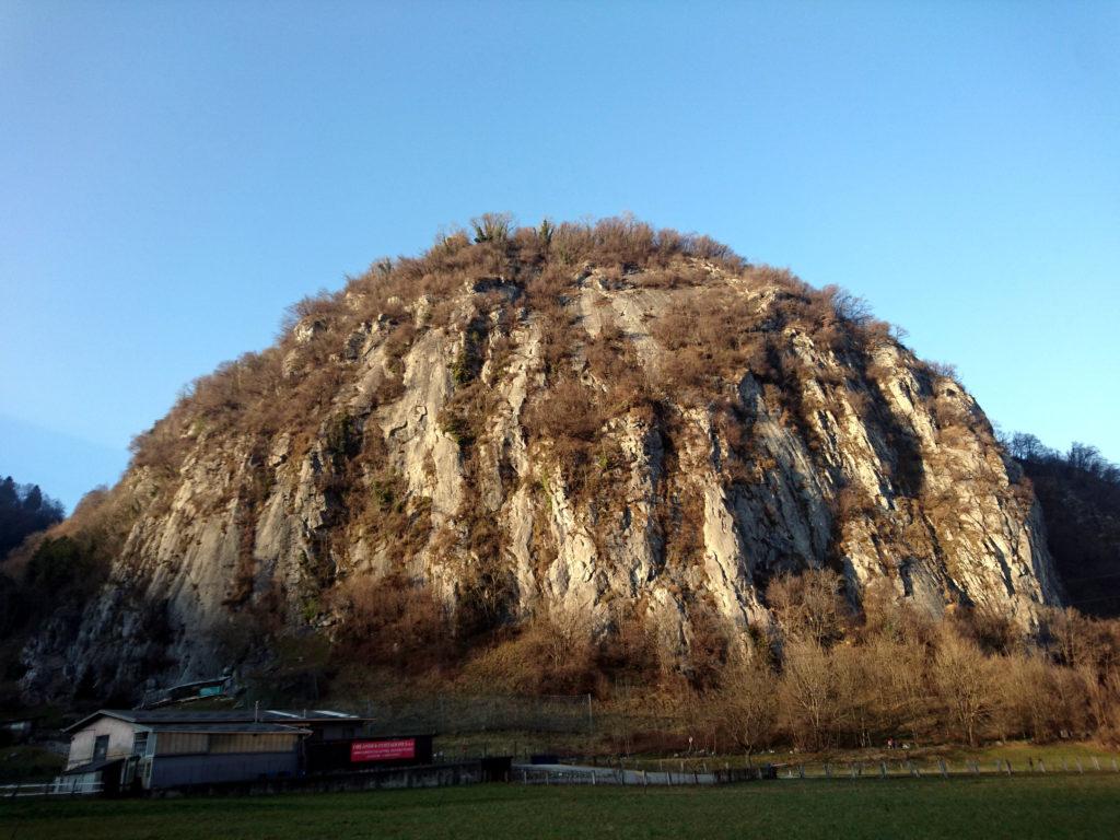 vista d'insieme della Rocca di Baiedo