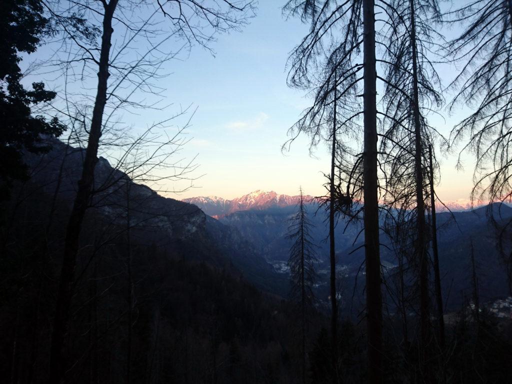 il sole colora di rosa le cime