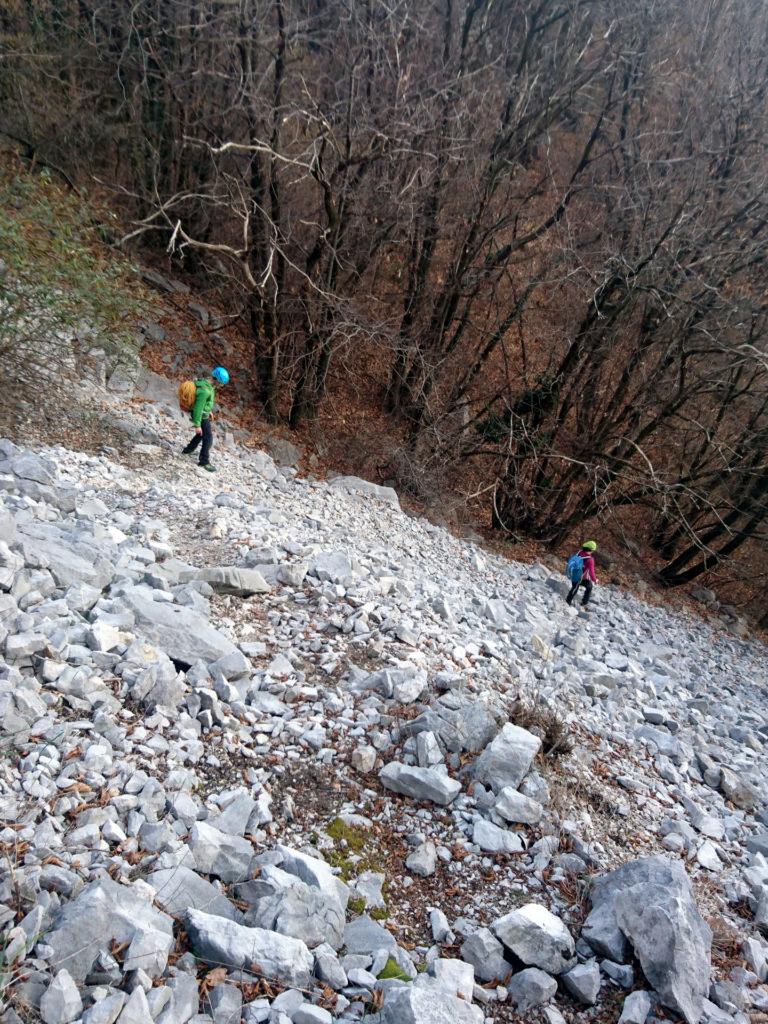 discesa nel canalino sfaciumoso: rapida ma non indolore!