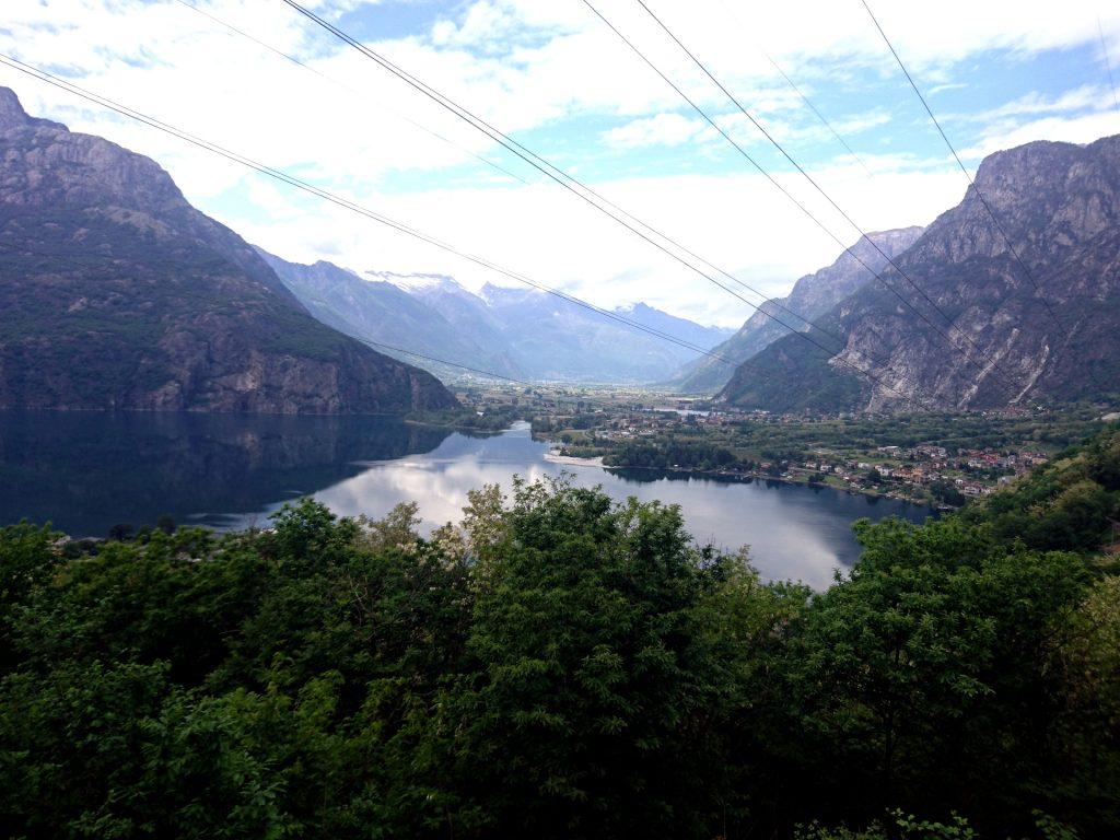 Lago di Novate Mezzola con la val Chiavenna sullo sfondo