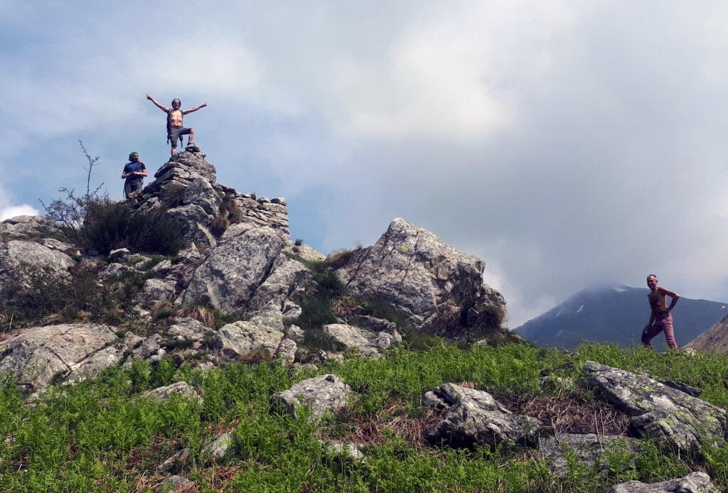 Questa dovrebbe essere la cima del monte Piaghedo. Ma noi si prosegue oltre, anche se abbiamo già fatto 1000mt di dislivello