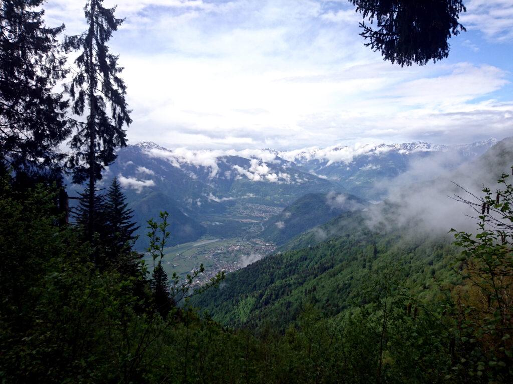 Vista in direzione di Ardenno dalla strada di salita all'Alpe Granda