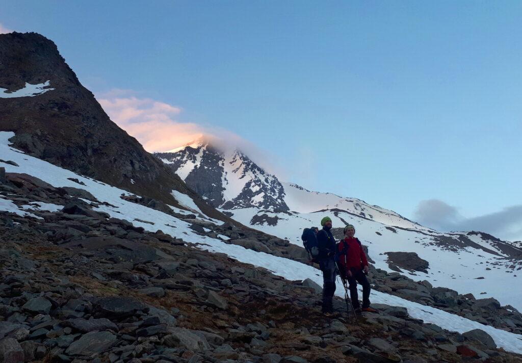 Niggah e Gab lungo la risalita della morena del Pizzo Stella