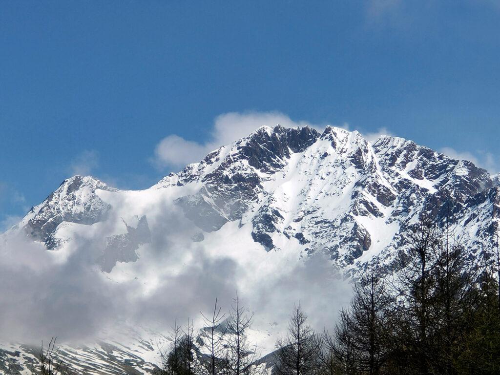 Dettaglio del Disgrazia con la sella di Pioda in bella vista