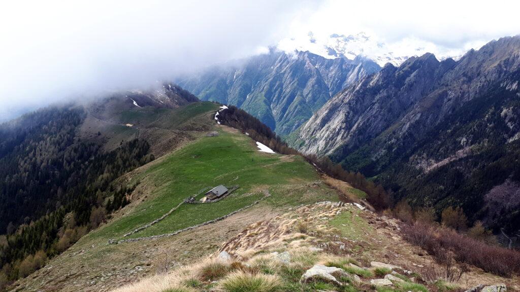Torniamo sui nostri passi. L&#039;Alpe Scermendone vista dall&#039;alto