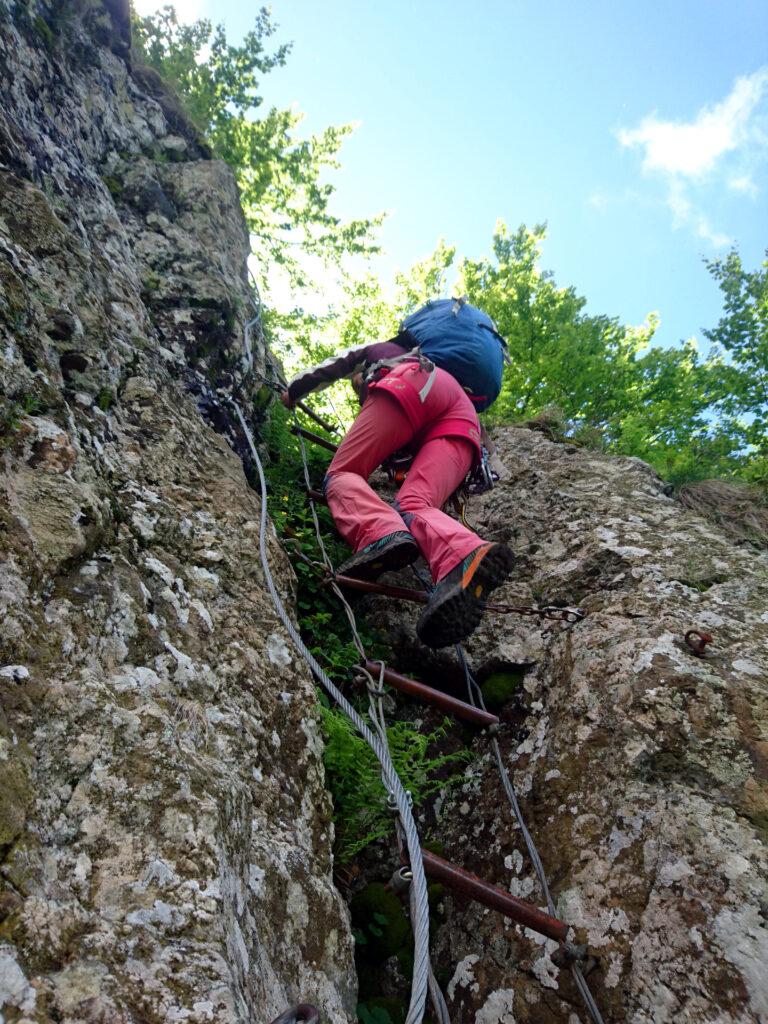 Scaletta in stile scala di corda sulla Ferrata Mazzocchi