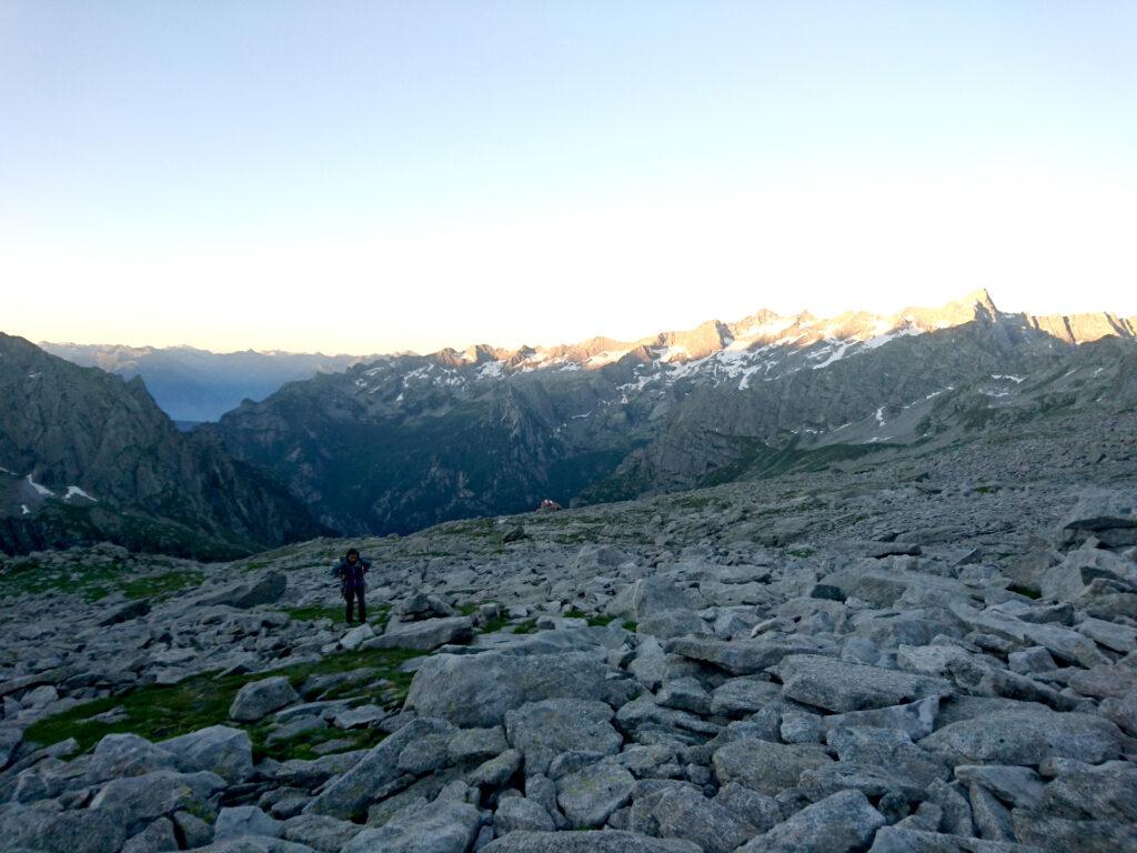 L'indomani partiamo molto presto dal rifugio perché sappiamo che siamo è lunga e noi siamo lenti