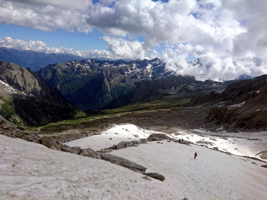 Giù di corsa dal nevaio e poi via....a godersi sti 2100 metri di discesa fino a valle!! ;)