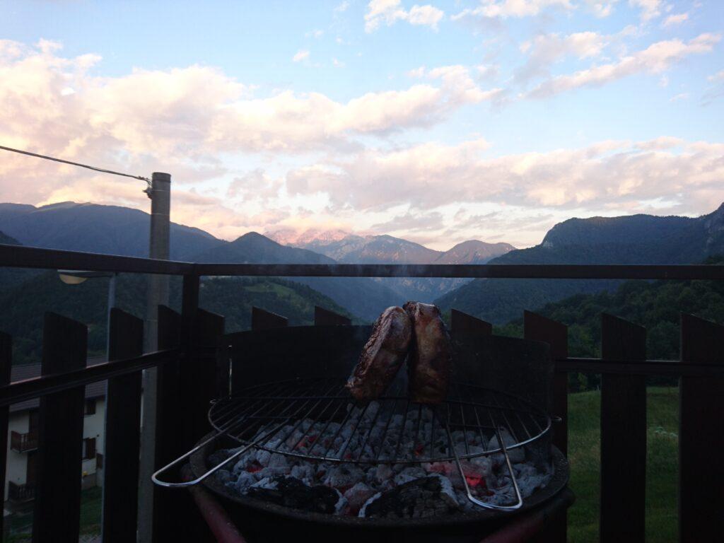 La sera prima siamo stati ospiti da amici in val Brembana, mangiando un paio di bisonti preparatori alla gita ;)