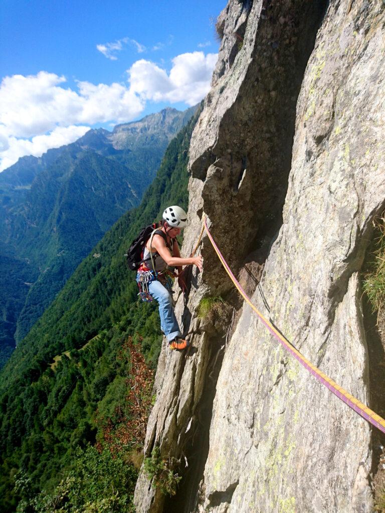 Erica impegnata sul traverso finale del quinto tiro che ha un passo un po' più difficile