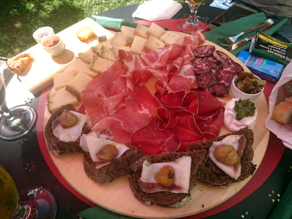 Il fantastico tagliere valdostano dell&#039;Ostello Lou Crèton di Lui a Pontboset