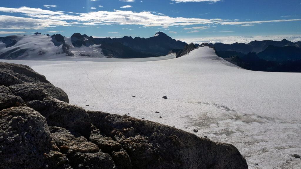 siamo arrivati, attraversandolo, al limite lombardo del ghiacciaio