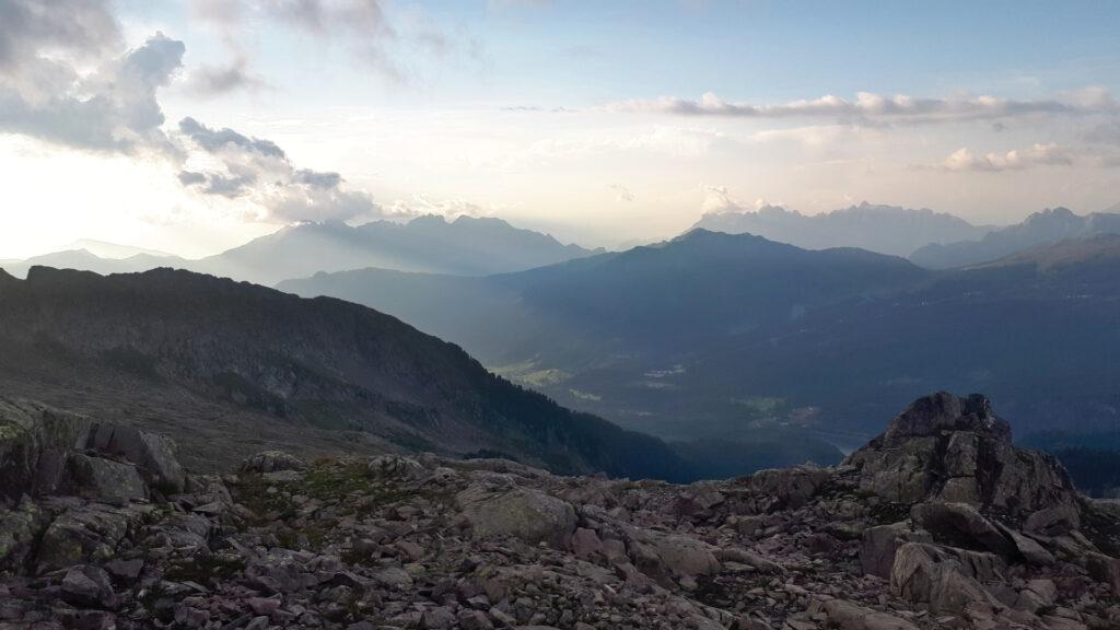 aspettando il tramonto (la prima sera che riusciremo a godercelo)